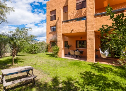 ELEGANT FULLY RENOVATED GARDEN RESIDENCE IN A SECURE BENAHAVÍS COMMUNITY