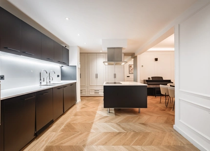 ELEGANT FULLY RENOVATED GARDEN RESIDENCE IN A SECURE BENAHAVÍS COMMUNITY