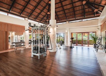 ELEGANT FULLY RENOVATED GARDEN RESIDENCE IN A SECURE BENAHAVÍS COMMUNITY
