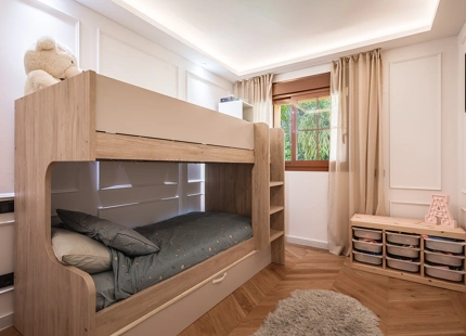 ELEGANT FULLY RENOVATED GARDEN RESIDENCE IN A SECURE BENAHAVÍS COMMUNITY