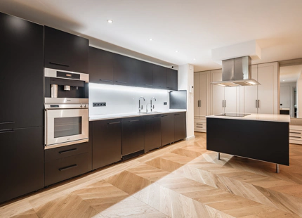ELEGANT FULLY RENOVATED GARDEN RESIDENCE IN A SECURE BENAHAVÍS COMMUNITY