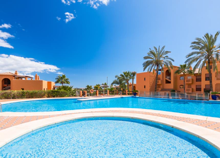 ELEGANT FULLY RENOVATED GARDEN RESIDENCE IN A SECURE BENAHAVÍS COMMUNITY