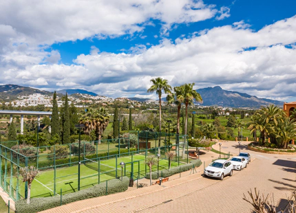 ELEGANT FULLY RENOVATED GARDEN RESIDENCE IN A SECURE BENAHAVÍS COMMUNITY