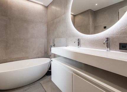 ELEGANT FULLY RENOVATED GARDEN RESIDENCE IN A SECURE BENAHAVÍS COMMUNITY