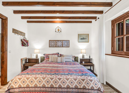 TRADITIONAL ANDALUSIAN FAMILY VILLA WITH SEA VIEWS FOR SALE IN ELVIRIA MARBELLA