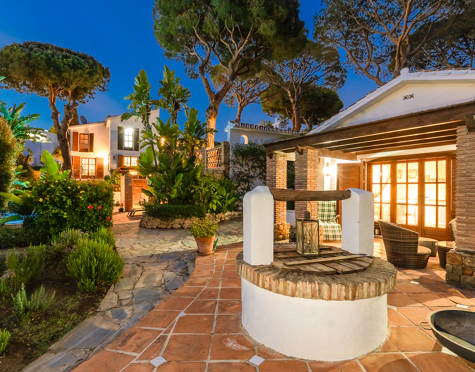 Villa for sale in Elviria, Marbella Este