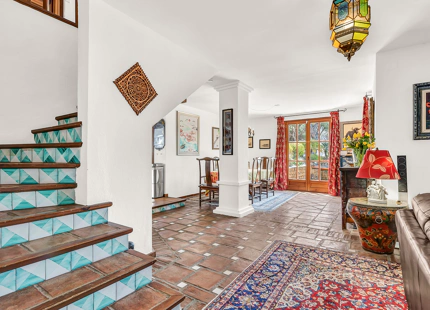 TRADITIONAL ANDALUSIAN FAMILY VILLA WITH SEA VIEWS FOR SALE IN ELVIRIA MARBELLA