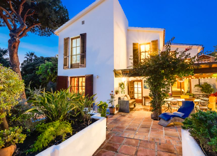TRADITIONAL ANDALUSIAN FAMILY VILLA WITH SEA VIEWS FOR SALE IN ELVIRIA MARBELLA