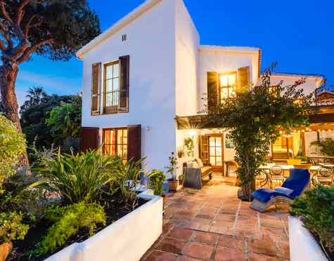 Villa for sale in Elviria, Marbella Este