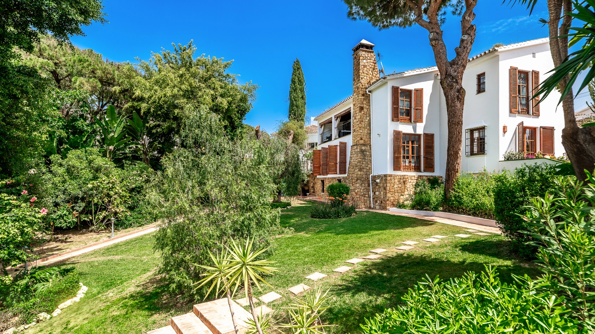 Villa for sale in Elviria, Marbella East