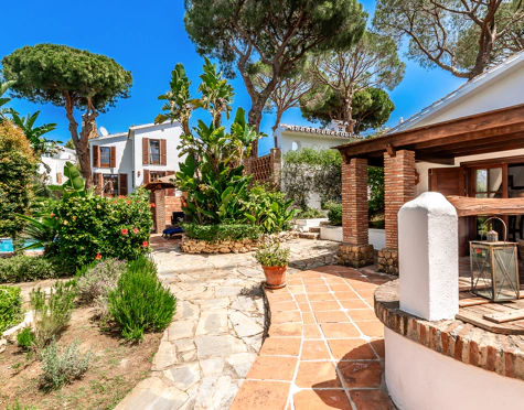 Villa for sale in Elviria, Marbella Este