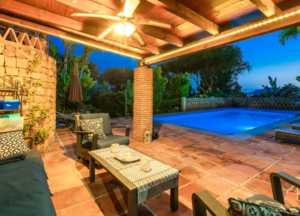 TRADITIONAL ANDALUSIAN FAMILY VILLA WITH SEA VIEWS FOR SALE IN ELVIRIA MARBELLA
