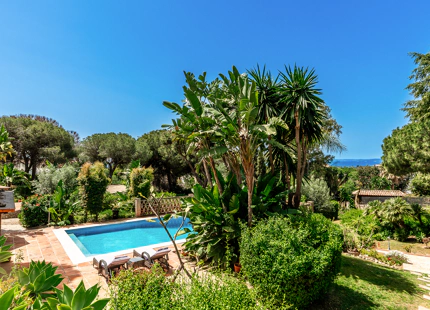 TRADITIONAL ANDALUSIAN FAMILY VILLA WITH SEA VIEWS FOR SALE IN ELVIRIA MARBELLA