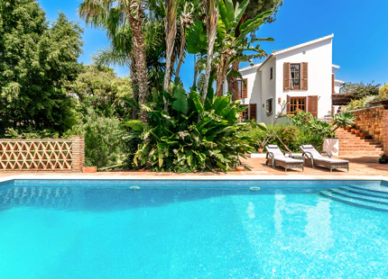 TRADITIONAL ANDALUSIAN FAMILY VILLA WITH SEA VIEWS FOR SALE IN ELVIRIA MARBELLA