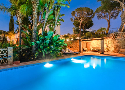 TRADITIONAL ANDALUSIAN FAMILY VILLA WITH SEA VIEWS FOR SALE IN ELVIRIA MARBELLA