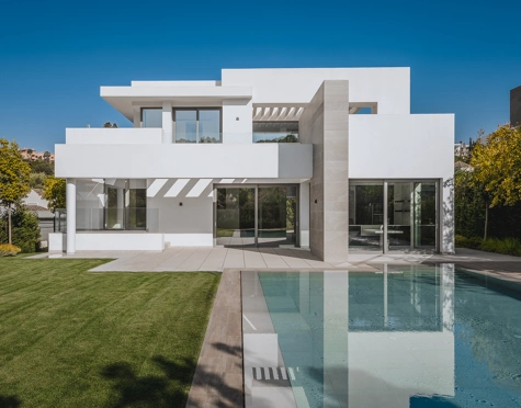 Villa en venta en El Paraiso, Estepona East