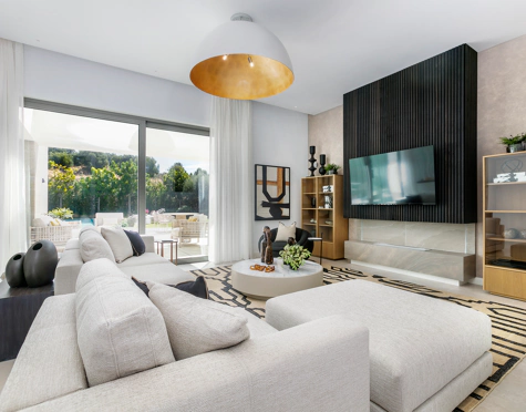 Villa for sale in El Paraiso, Estepona East
