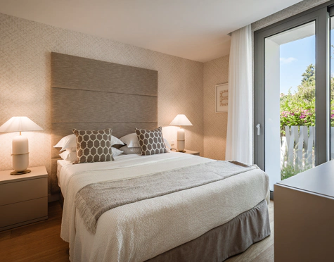 Villa for sale in El Paraiso, Estepona East