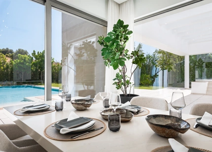 VILLA CONTEMPORÁNEA EN PRIMERA LÍNEA DE GOLF EN VENTA EN EL PARAÍSO, ESTEPONA