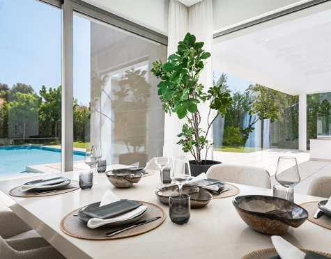 Villa for sale in El Paraiso, Estepona East