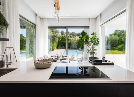 VILLA CONTEMPORÁNEA EN PRIMERA LÍNEA DE GOLF EN VENTA EN EL PARAÍSO, ESTEPONA