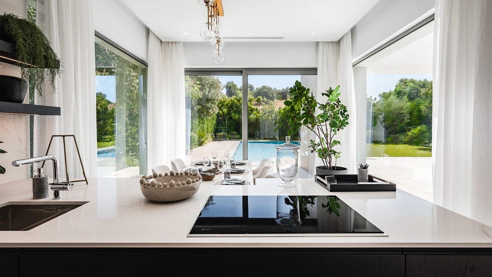 Villa en venta en El Paraiso, Estepona Este