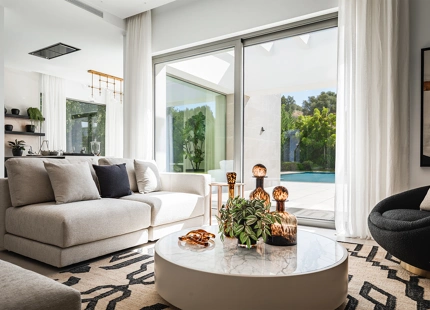 VILLA CONTEMPORÁNEA EN PRIMERA LÍNEA DE GOLF EN VENTA EN EL PARAÍSO, ESTEPONA