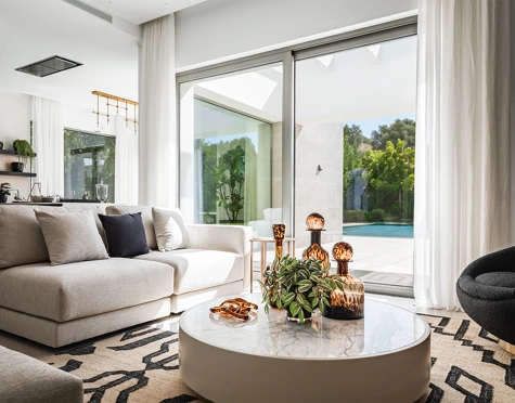 Villa for sale in El Paraiso, Estepona East
