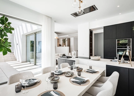 VILLA CONTEMPORÁNEA EN PRIMERA LÍNEA DE GOLF EN VENTA EN EL PARAÍSO, ESTEPONA