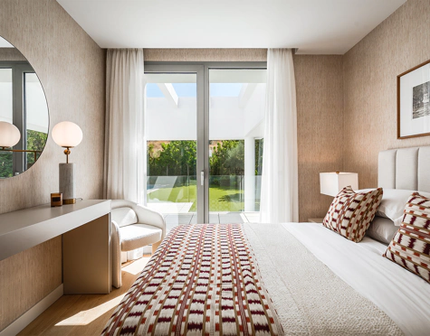 Villa for sale in El Paraiso, Estepona East