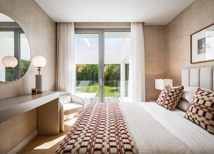 VILLA CONTEMPORÁNEA EN PRIMERA LÍNEA DE GOLF EN VENTA EN EL PARAÍSO, ESTEPONA