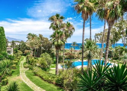 FRONTLINE BEACH TOWNHOUSE FOR SALE ON THE NEW GOLDEN MILE, ESTEPONA