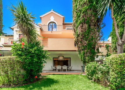 FRONTLINE BEACH TOWNHOUSE FOR SALE ON THE NEW GOLDEN MILE, ESTEPONA