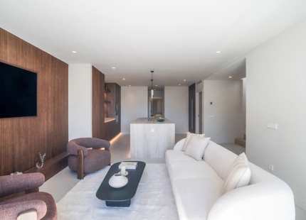 ÁTICO DÚPLEX ELEGANTEMENTE RENOVADO CON TERRAZAS PANORÁMICAS EN NUEVA ANDALUCÍA