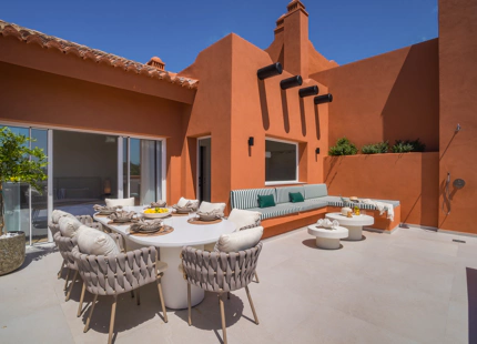 ÁTICO DÚPLEX ELEGANTEMENTE RENOVADO CON TERRAZAS PANORÁMICAS EN NUEVA ANDALUCÍA