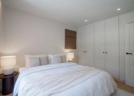 ÁTICO DÚPLEX ELEGANTEMENTE RENOVADO CON TERRAZAS PANORÁMICAS EN NUEVA ANDALUCÍA