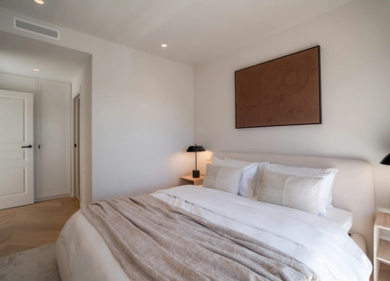 ÁTICO DÚPLEX ELEGANTEMENTE RENOVADO CON TERRAZAS PANORÁMICAS EN NUEVA ANDALUCÍA