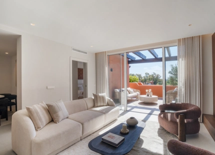 ÁTICO DÚPLEX ELEGANTEMENTE RENOVADO CON TERRAZAS PANORÁMICAS EN NUEVA ANDALUCÍA