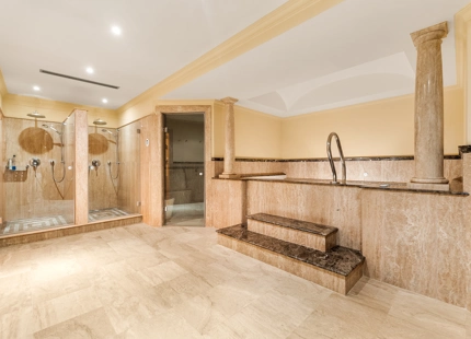 EXCEPTIONAL 8-BEDROOM BEACHSIDE VILLA WITH PRIVATE SPA IN GUADALMINA BAJA