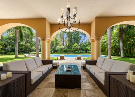 EXCEPTIONAL 8-BEDROOM BEACHSIDE VILLA WITH PRIVATE SPA IN GUADALMINA BAJA