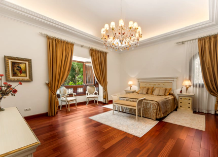 EXCEPTIONAL 8-BEDROOM BEACHSIDE VILLA WITH PRIVATE SPA IN GUADALMINA BAJA