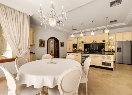EXCEPTIONAL 8-BEDROOM BEACHSIDE VILLA WITH PRIVATE SPA IN GUADALMINA BAJA