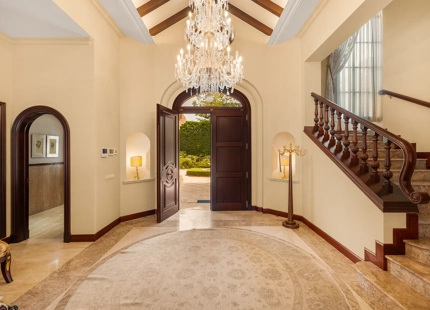 EXCEPTIONAL 8-BEDROOM BEACHSIDE VILLA WITH PRIVATE SPA IN GUADALMINA BAJA