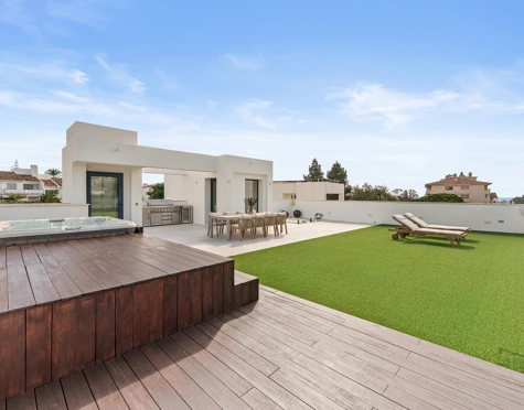 Villa for sale in Nueva Andalucia, Marbella