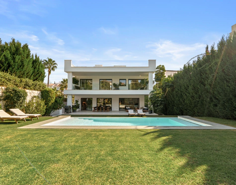Villa for sale in Nueva Andalucia, Marbella