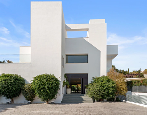 Villa for sale in Nueva Andalucia, Marbella