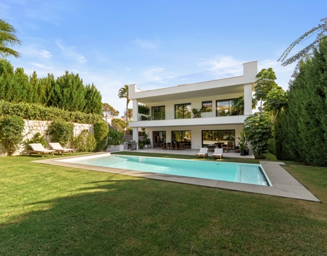Villa for sale in Nueva Andalucia, Marbella