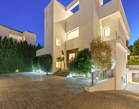 Villa for sale in Nueva Andalucia, Marbella