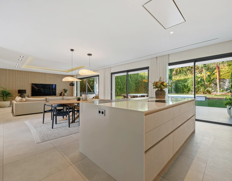 Villa for sale in Nueva Andalucia, Marbella
