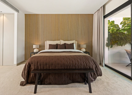 VILLA CONTEMPORÁNEA CON PISCINA PRIVADA Y SOLARIUM EN NUEVA ANDALUCÍA